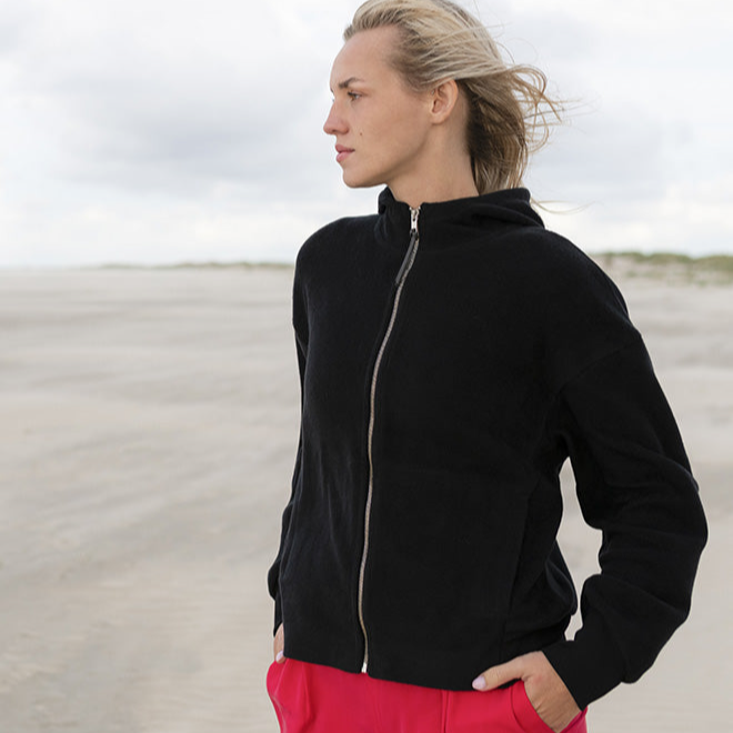 LIV Fleecejacke – soft & cozy aus Bio-Baumwolle in Schwarz