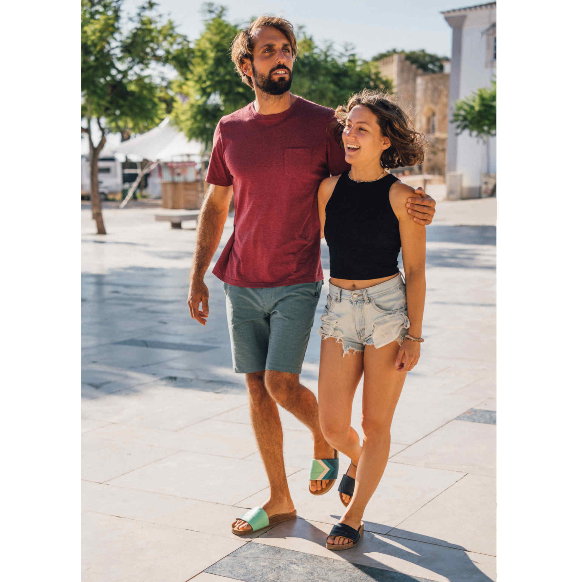 Grüne Sandalen vegan mit anatomischem Fußbett, CUCUMBER Slides Schlappen, Männer Pärchen, Partnerlook, unisex