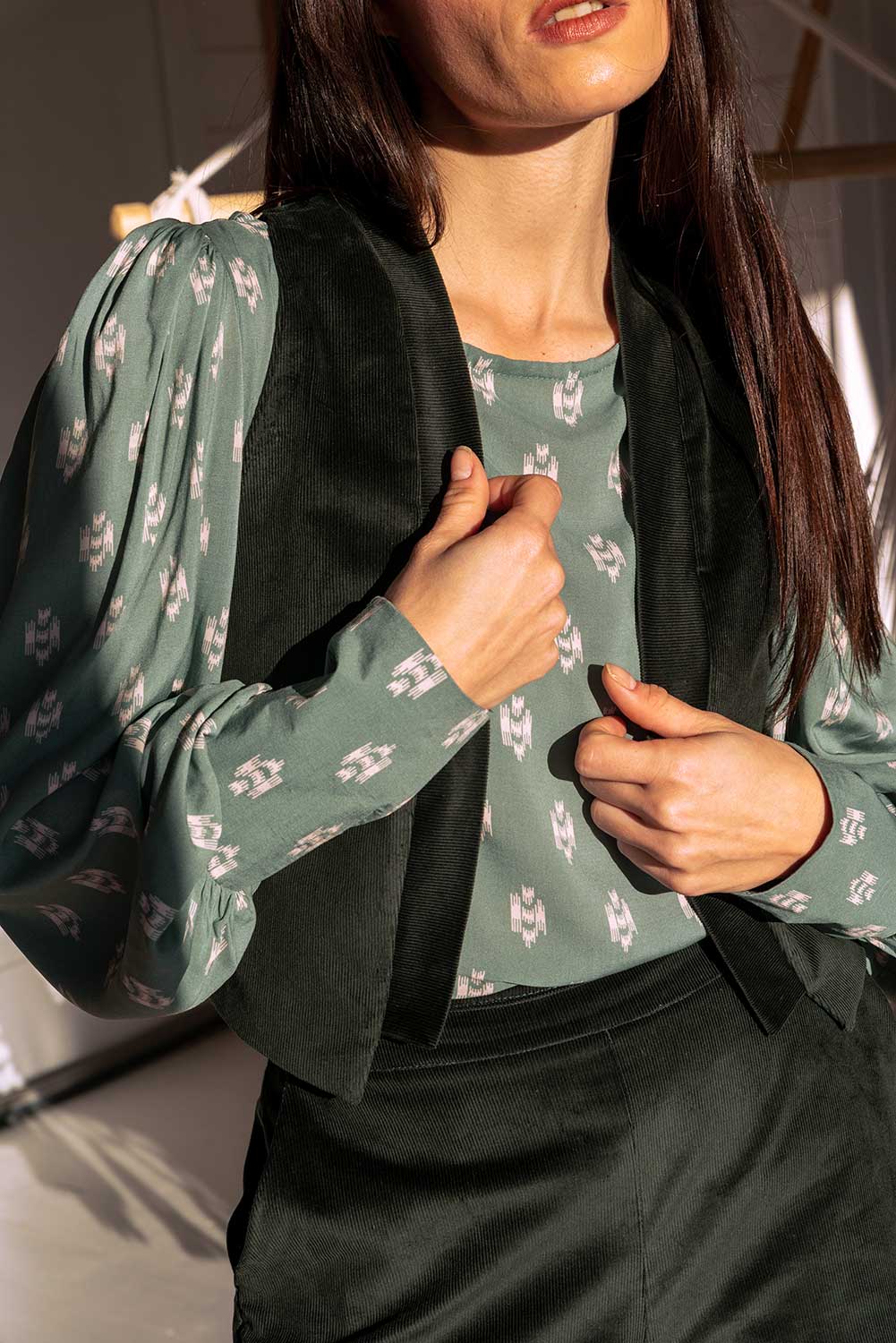 CAVA Bluse mit Inka-Muster und Puffärmeln ECOVERO