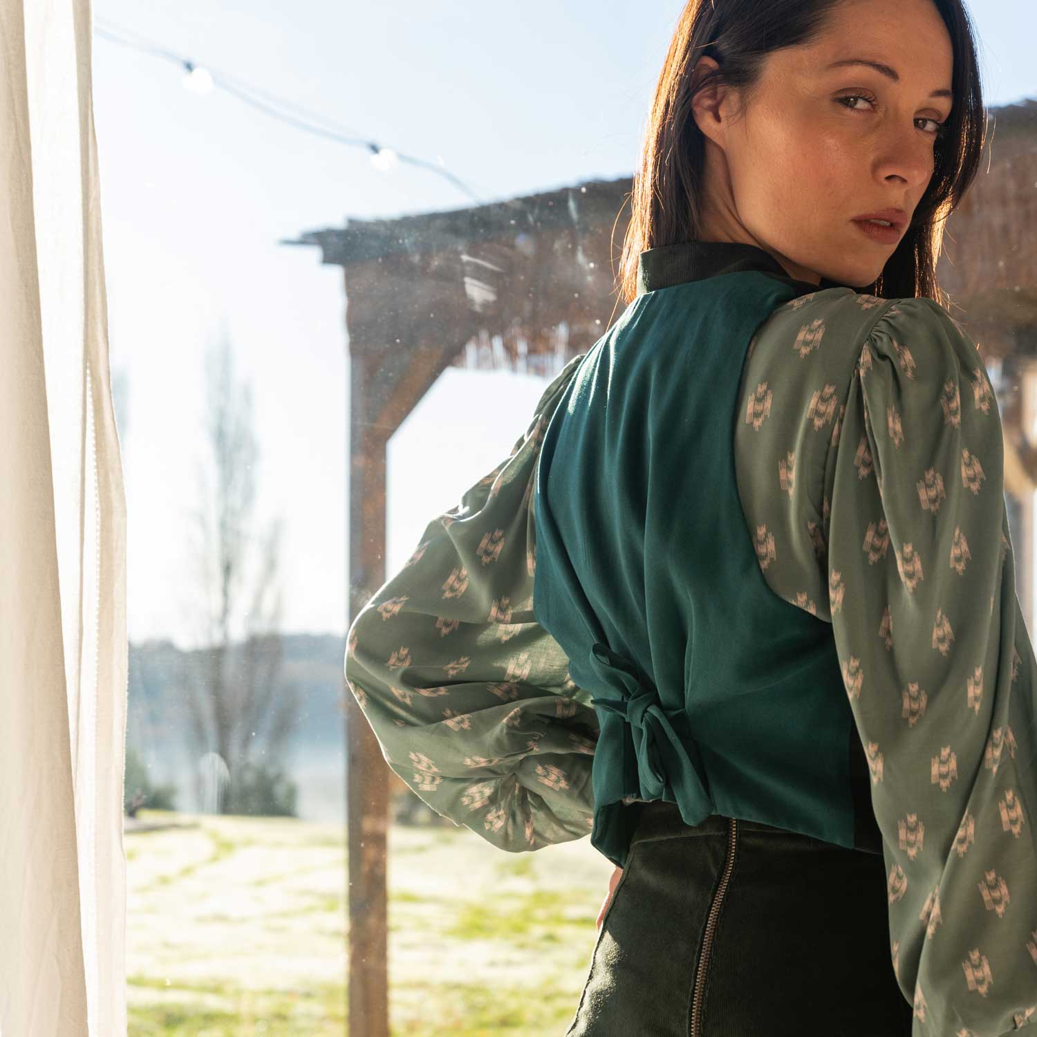 CAVA Bluse mit Inka-Muster und Puffärmeln ECOVERO