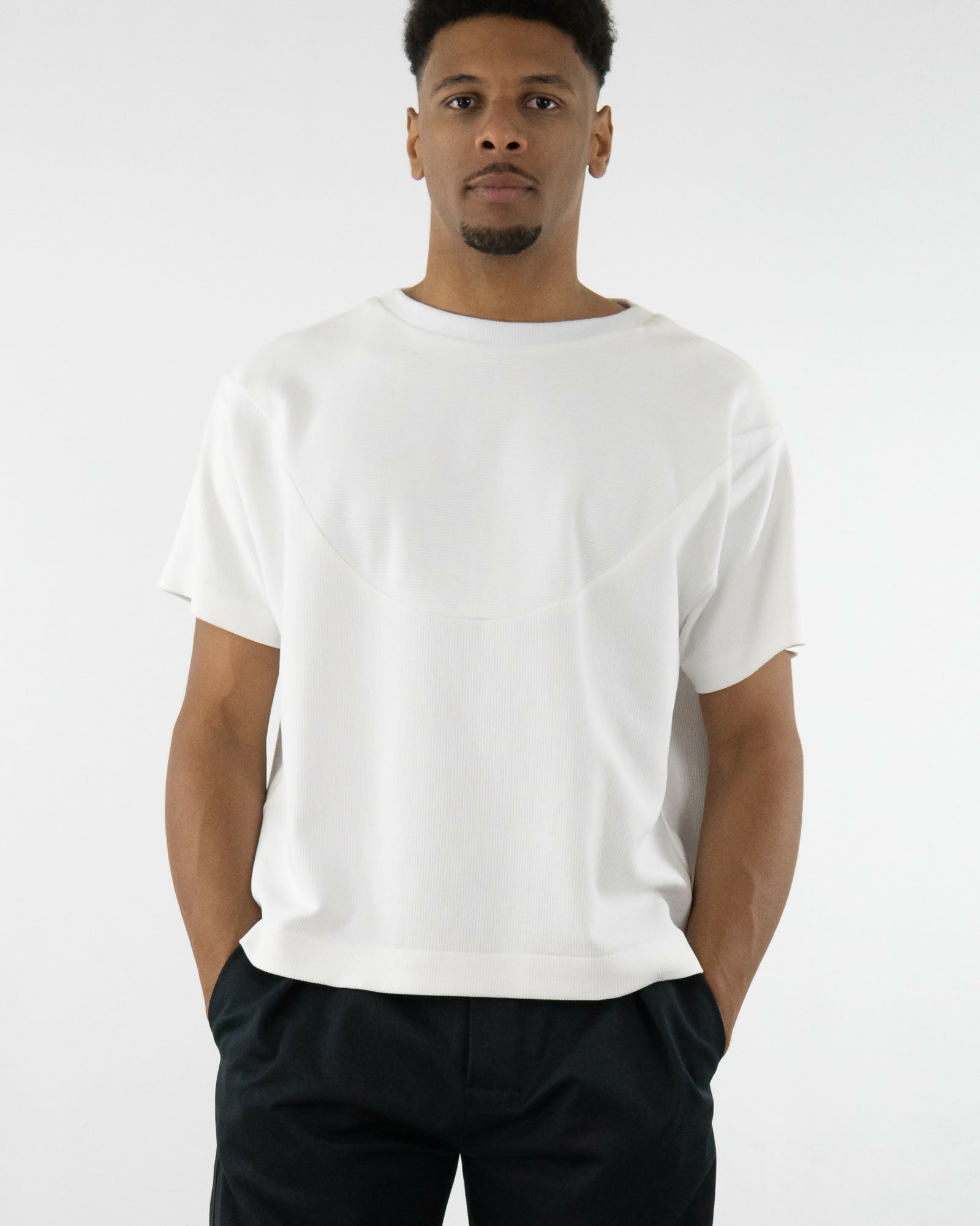 OF44_HK_Rib Circle Shirt White + Bundfaltenhose --12