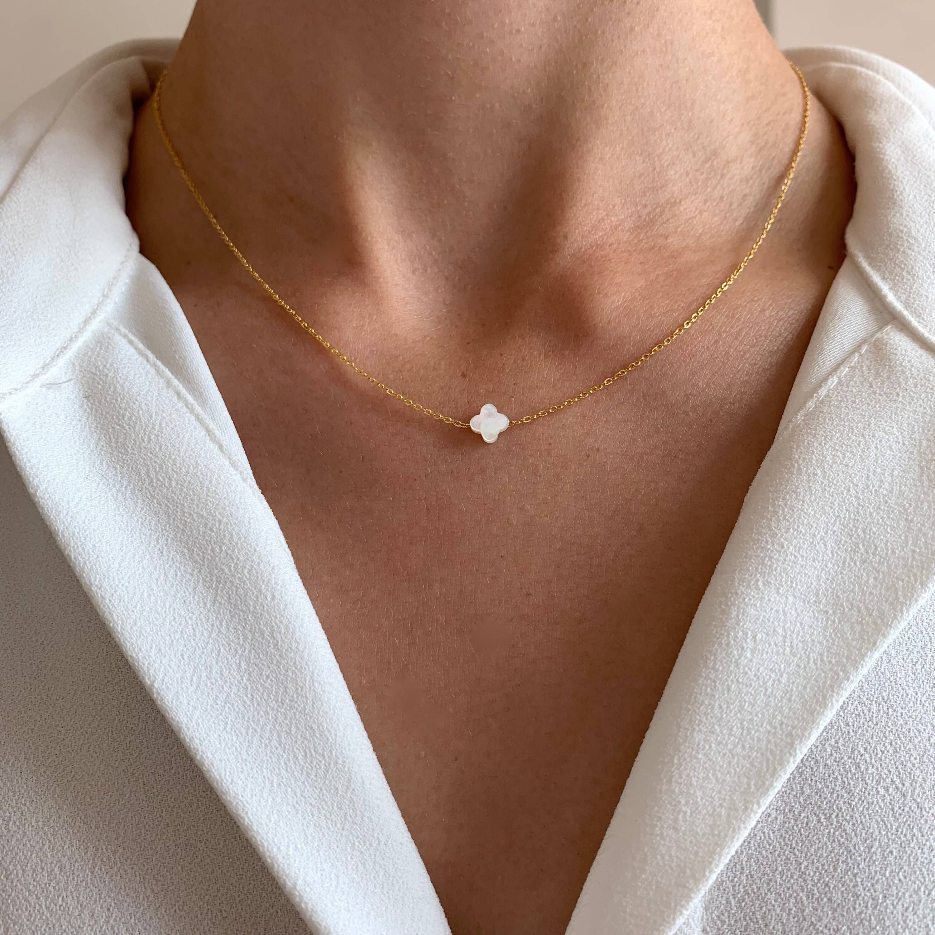 Edelstahlkette mit weißem Kleeblattanhänger | Victoire Collection simply love it.- simply love it.