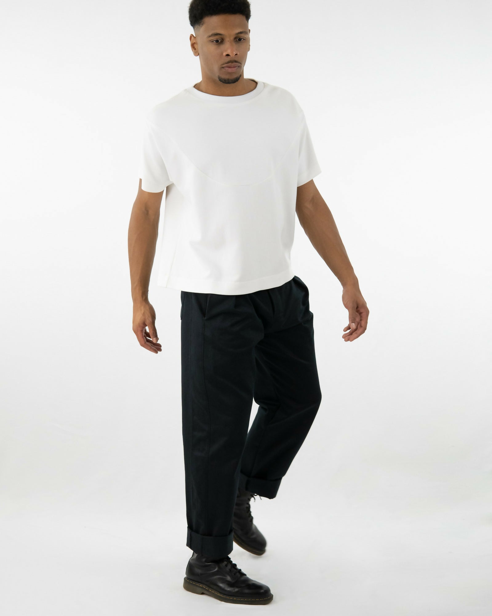 OF44_HK_Rib Circle Shirt White + Bundfaltenhose --7