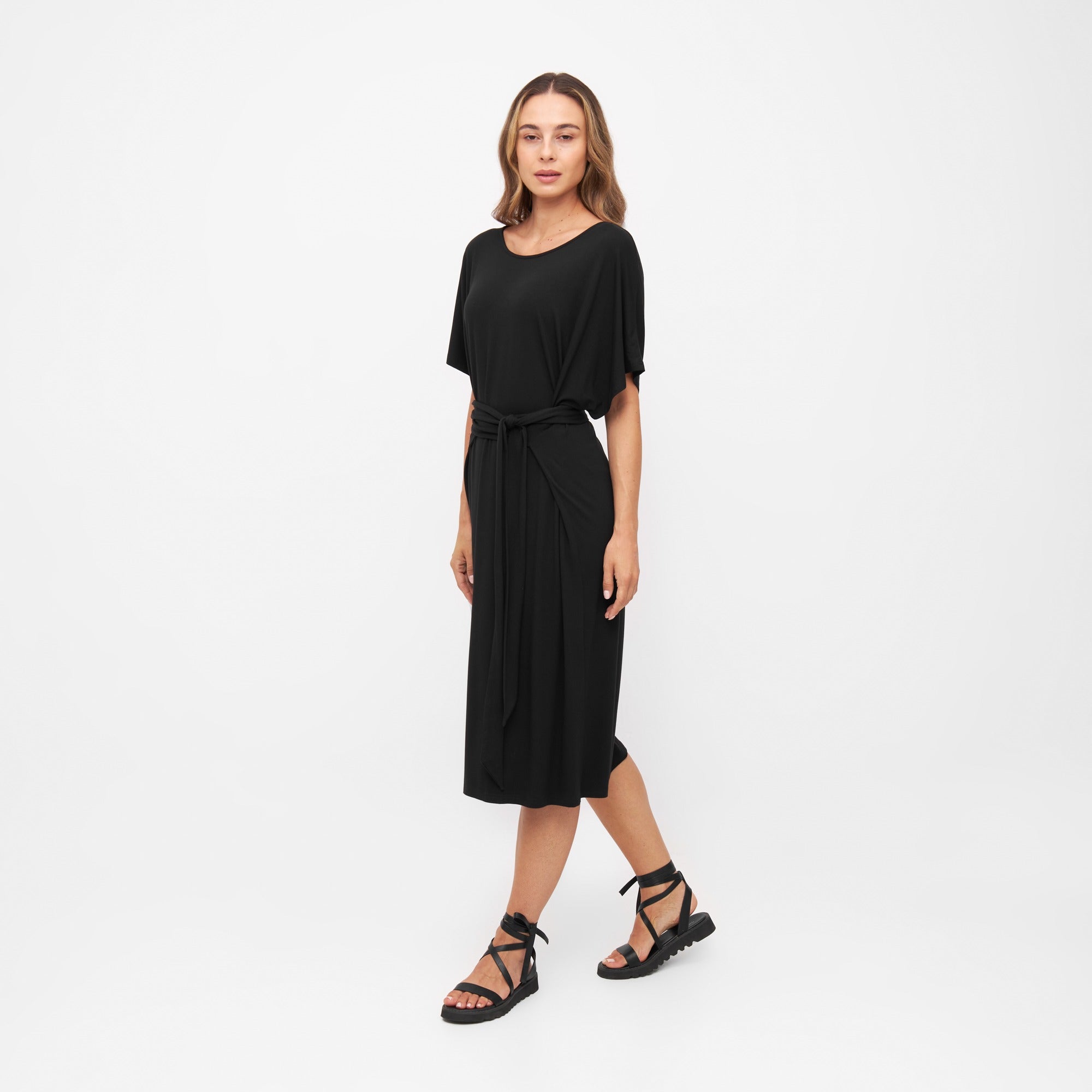 Schwarzes Wickelkleid ANNA aus ECOVERO® Jersey