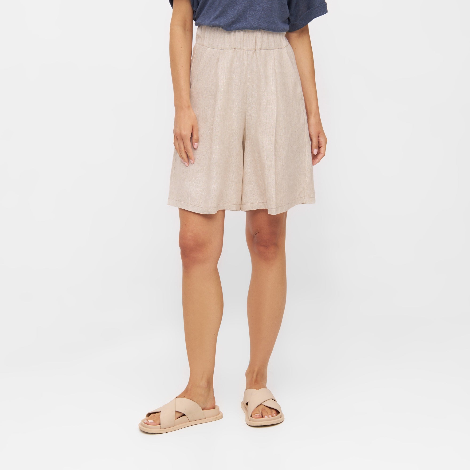 Beige Bermuda-Shorts INDI aus Leinen