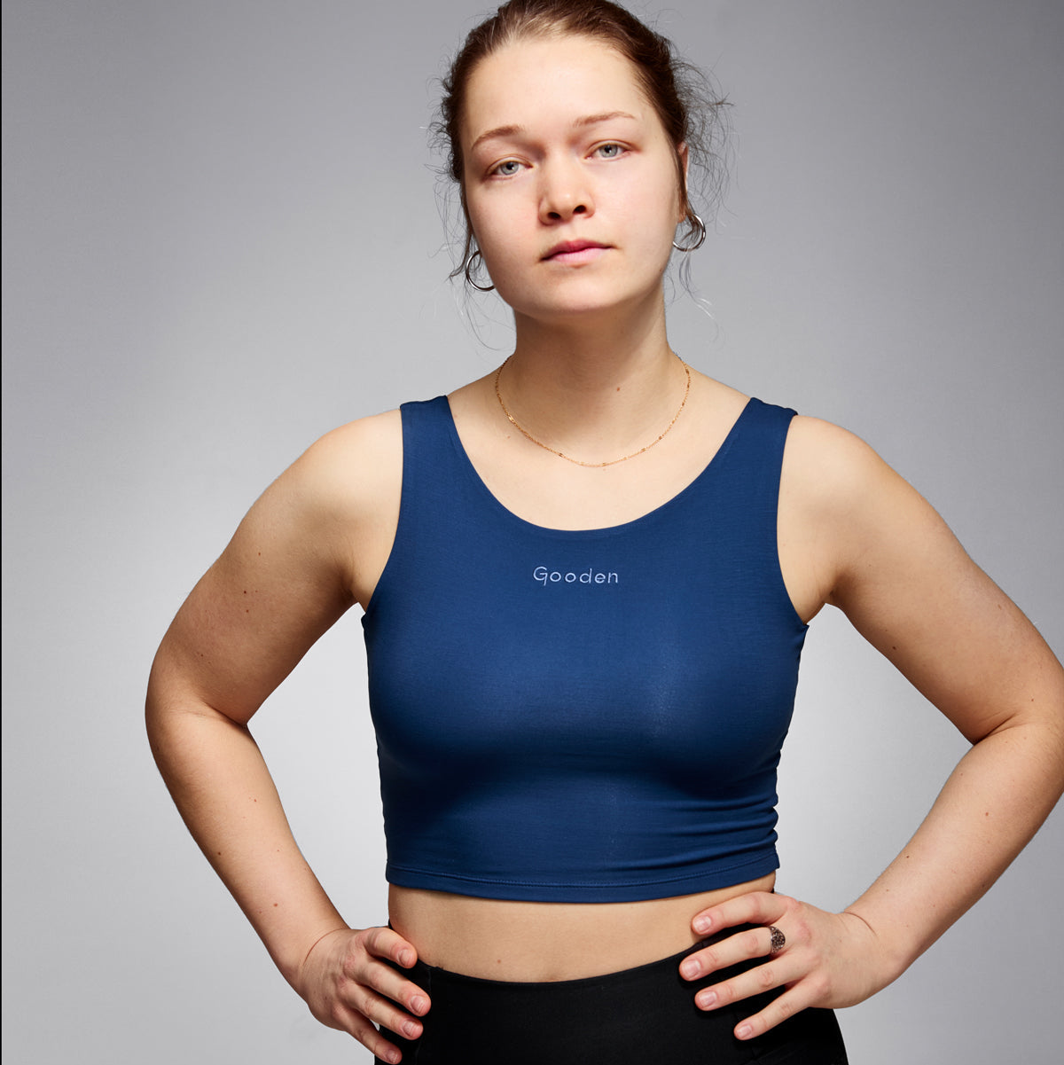 Nachhaltiges Damen Crop-Top in Blau – Beidseitig tragbares, figurbetontes Tanktop aus biologisch abbaubarem, pflanzenbasiertem TENCEL™ (Holzfaser) und elastischem Elasthan. Hautfreundlich, atmungsaktiv, giftstofffreiem, weich und umweltfreundlich – ideal für Fitness, Yoga und Alltag.