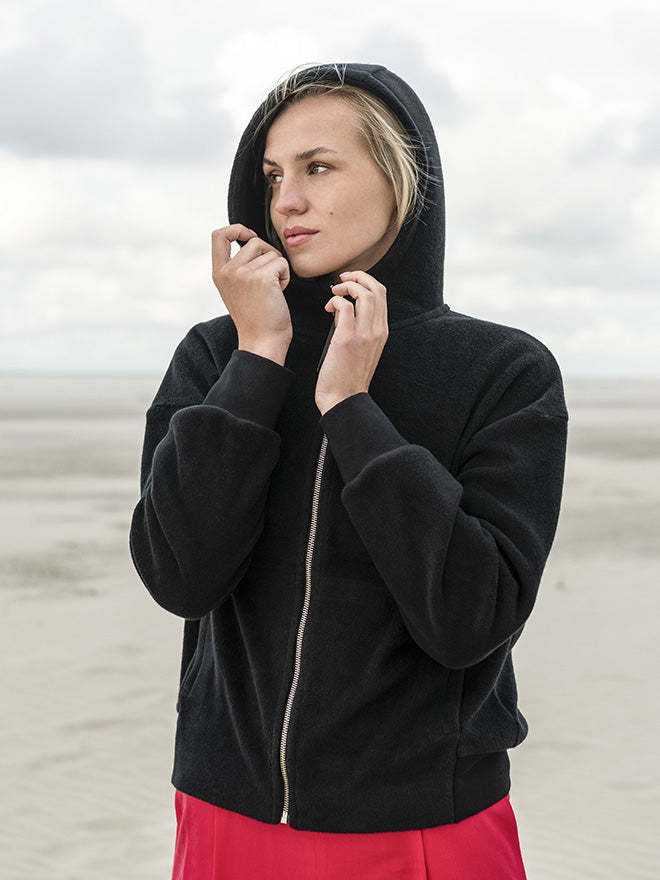 LIV Fleecejacke – soft & cozy aus Bio-Baumwolle in Schwarz