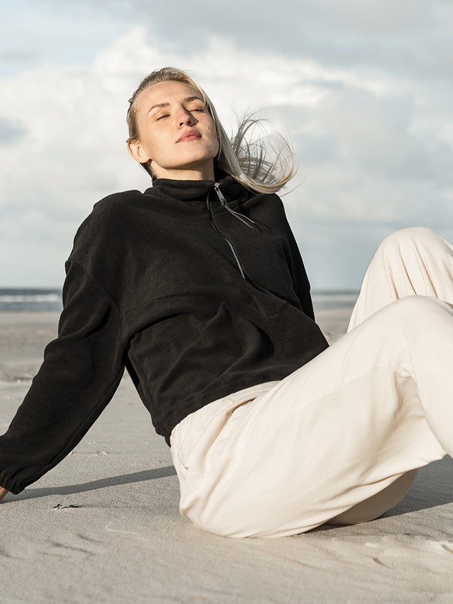 Half-Zip FRIDA – weiches Fleece aus Bio-Baumwolle in Schwarz