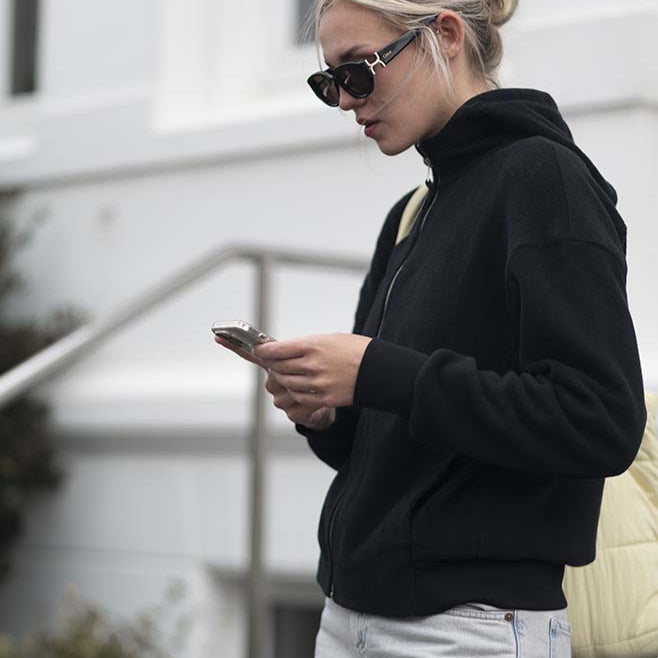 LIV Fleecejacke – soft & cozy aus Bio-Baumwolle in Schwarz