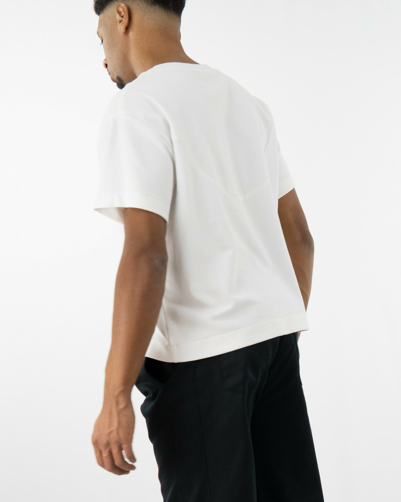 OF44_HK_Rib Circle Shirt White + Bundfaltenhose --15