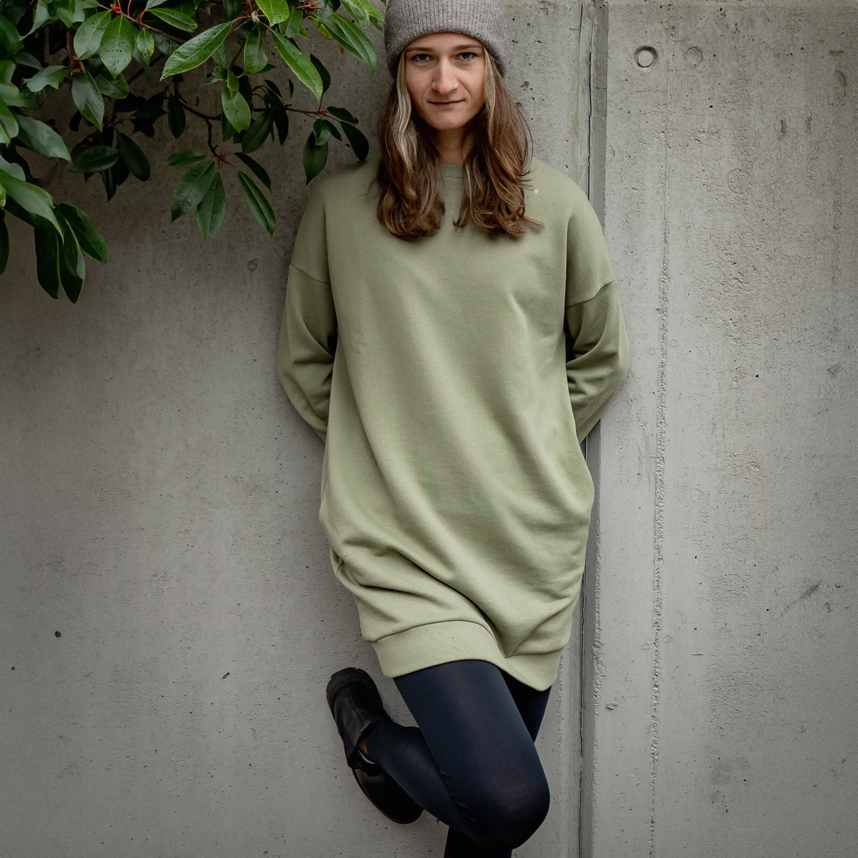 Leggings aus Tencel schwarz simply love it mit Long Sweatshirt grün