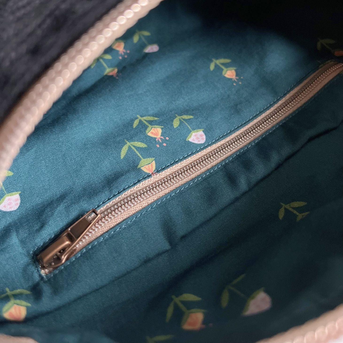 Bauchtasche aus Cord in dunkelblau rosé simply love it Detail Innentasche
