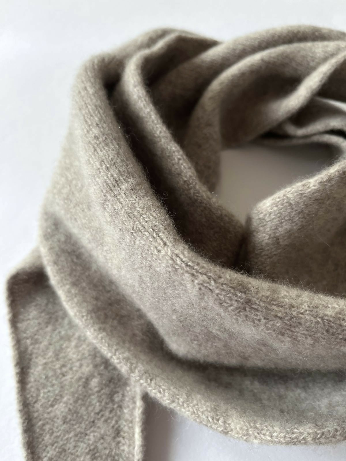 Dreieckstuch Oat Melange SIMPLE Merinowolle, Kaschmir - handgefertigt in Berlin | Freiberg