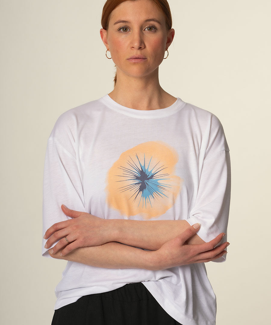 EHMI T-Shirt – Loose Fit in Weiß mit Blume