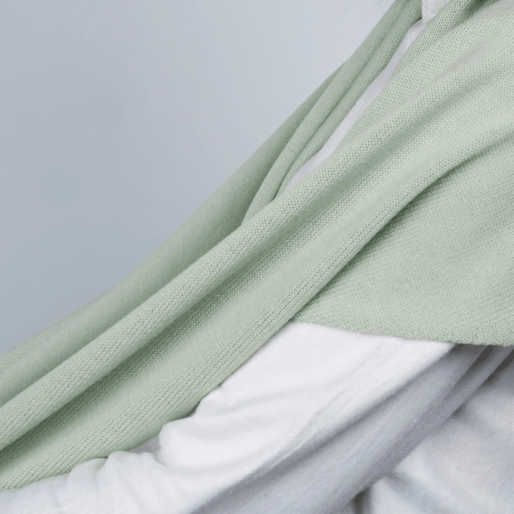 Dreieckstuch TRIANGLE LARGE Pale Green - handgefertigt in Berlin | Freiberg FREIBERG Knitwear Design- simply love it.