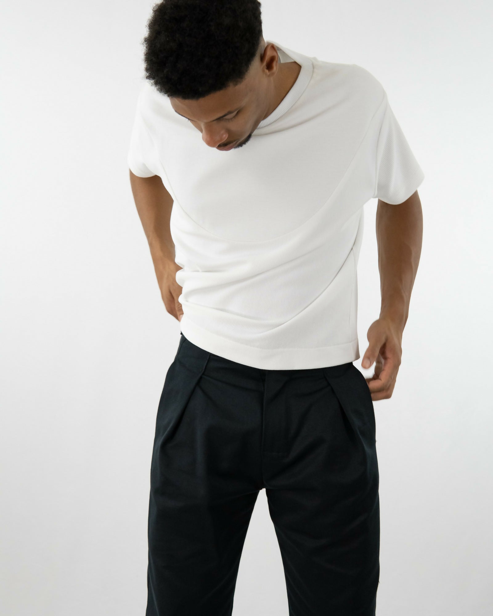 OF44_HK_Rib Circle Shirt White + Bundfaltenhose --11