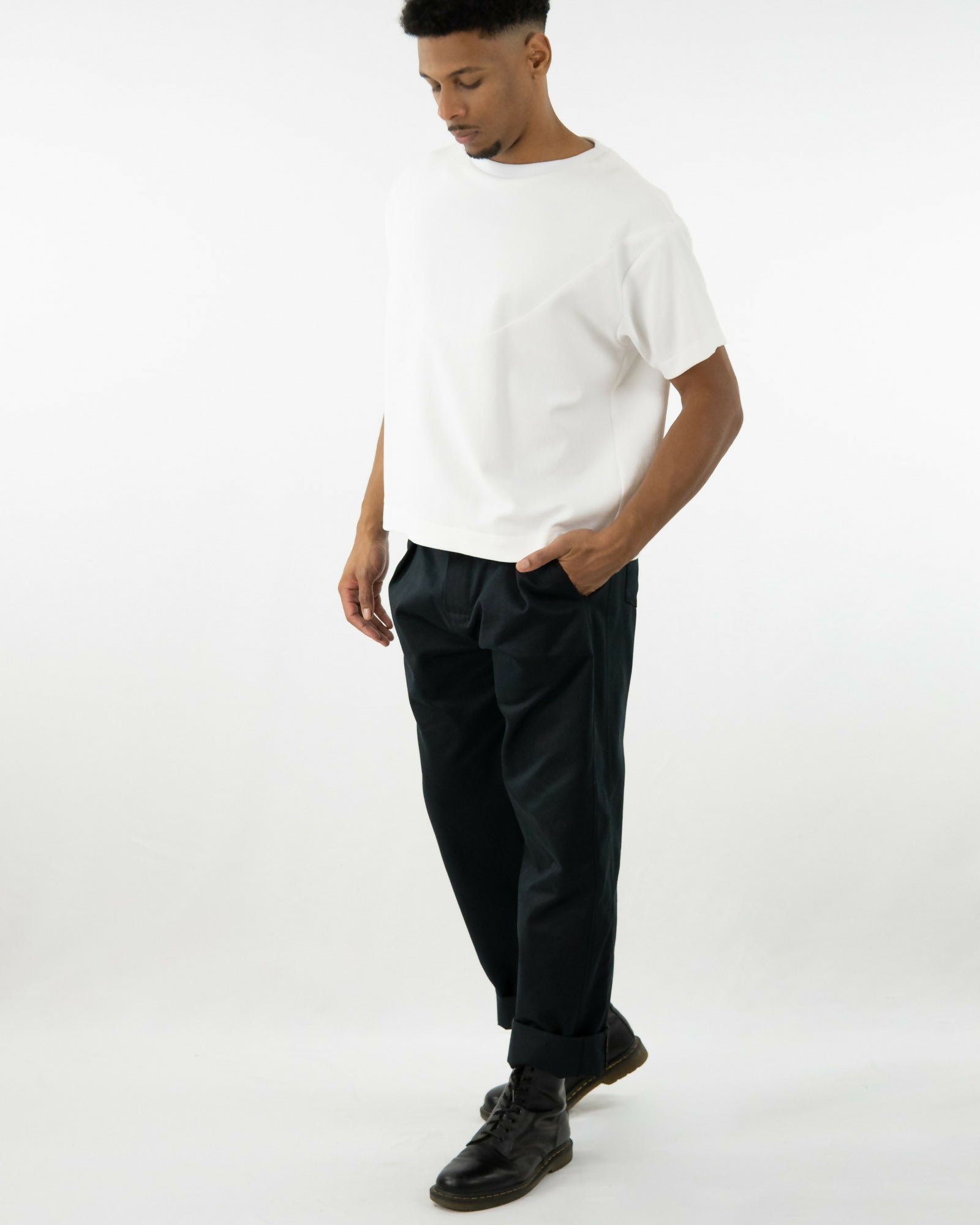 OF44_HK_Rib Circle Shirt White + Bundfaltenhose --2