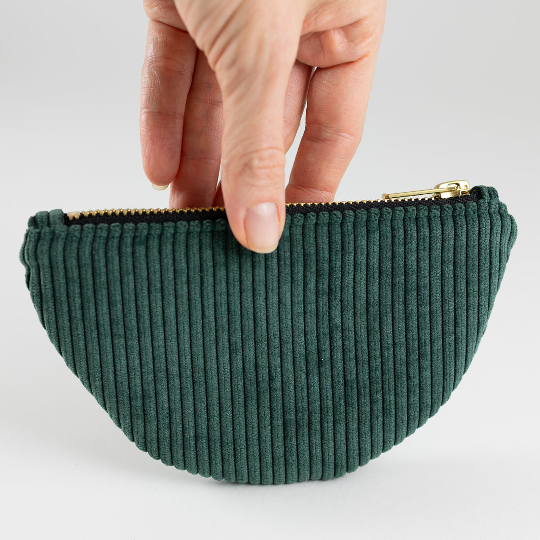 Moon Bag Geldbörse Cord Waldgrün - vegan und handgefertigt in Berlin | NOAS