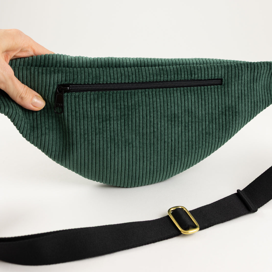 Bauchtasche CORD Waldgrün Size L - vegan und handgefertigt in Berlin | NOAS Berlin