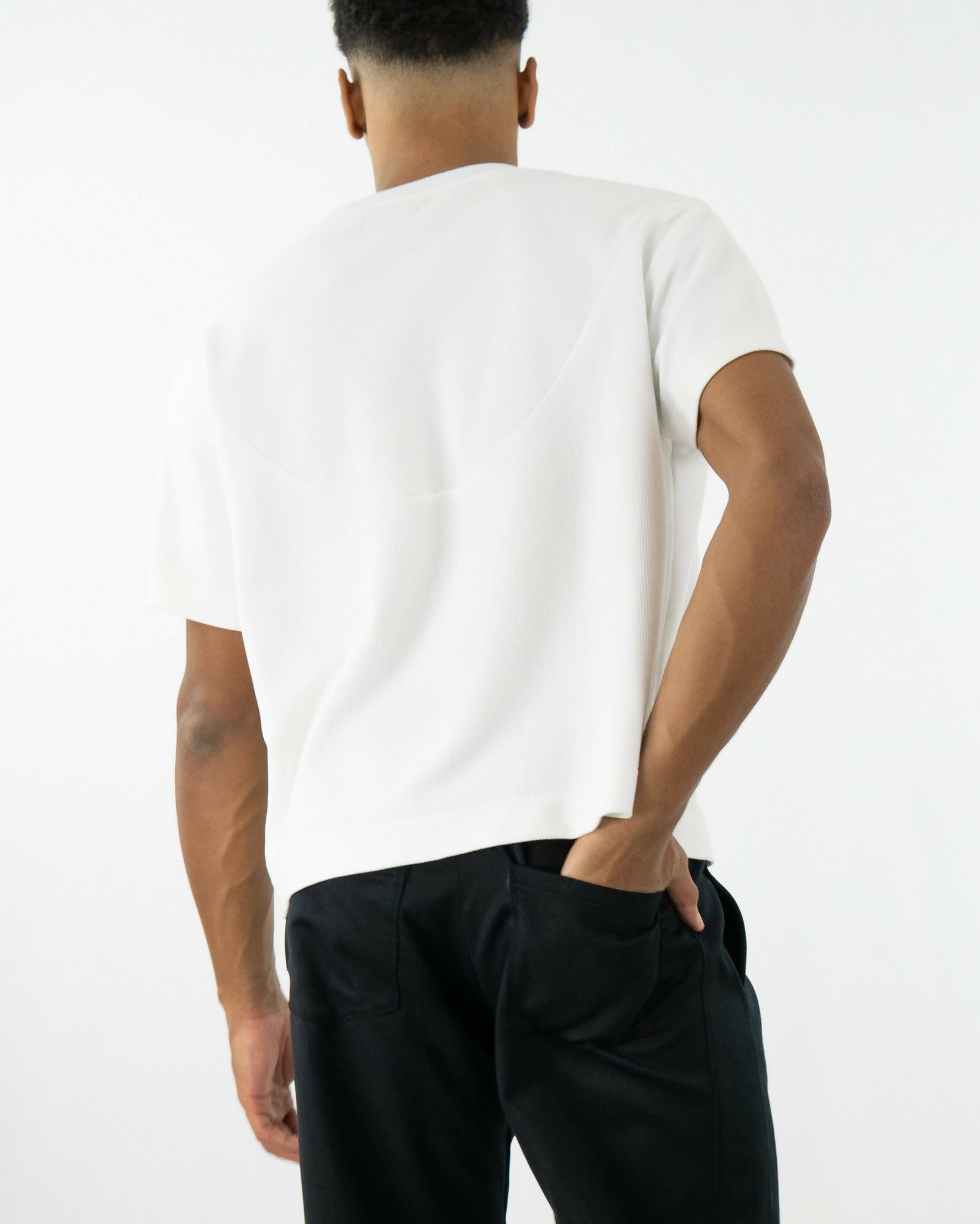 OF44_HK_Rib Circle Shirt White + Bundfaltenhose --16