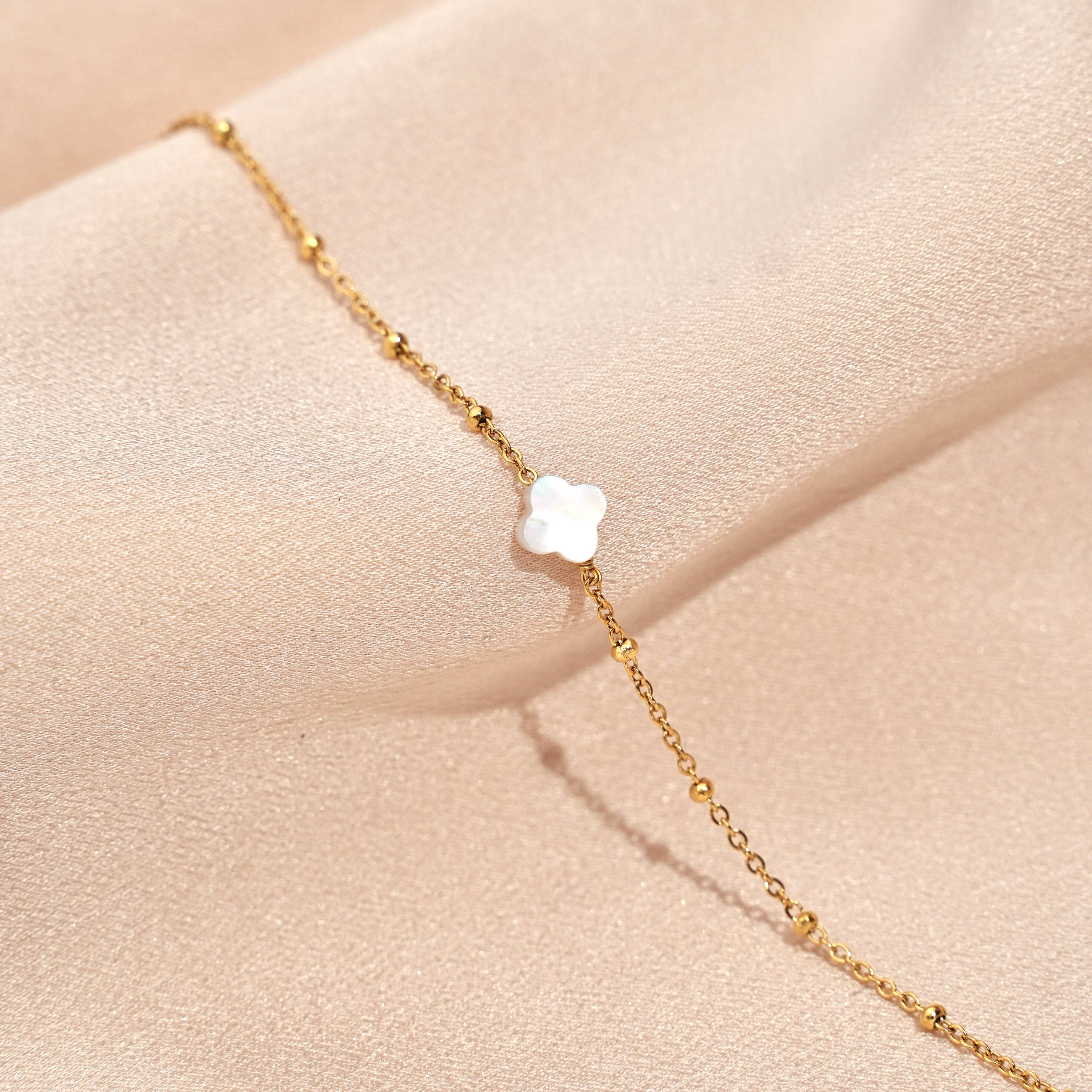 Weißes Kleeblatt-Armband aus Edelstahl | Victoire Collection simply love it.- simply love it.