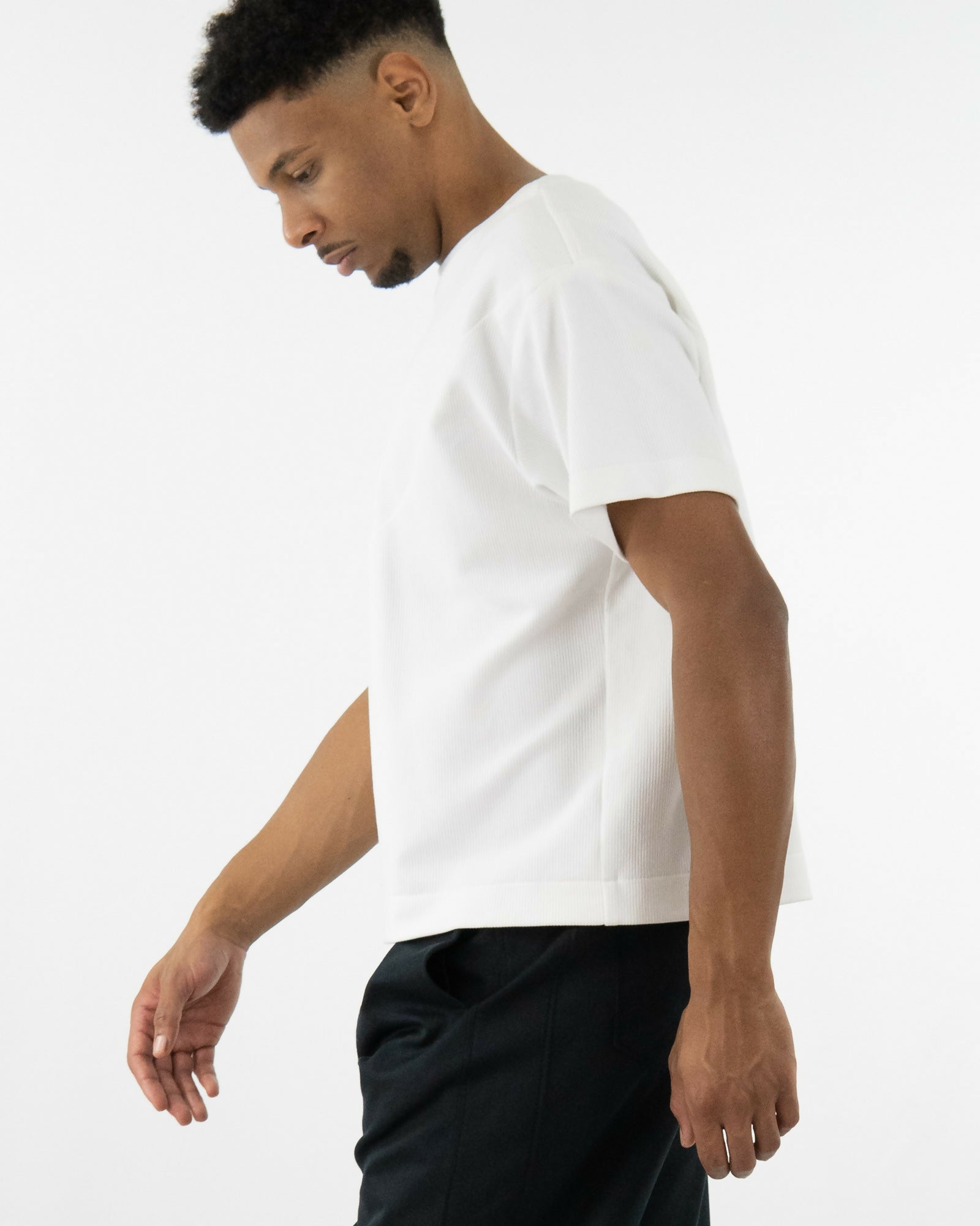 OF44_HK_Rib Circle Shirt White + Bundfaltenhose --14