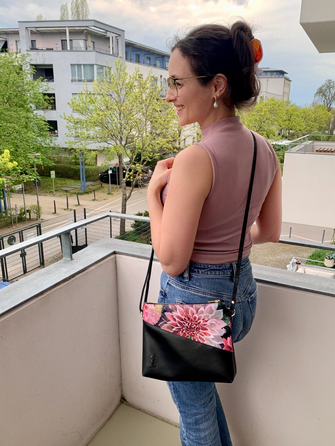 Kleine Handtasche Spring Blossom mit Reißverschlusstasche - vegan und handgefertigt in Berlin | NOAS NOAS- simply love it.