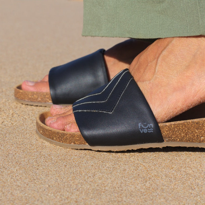 'YIN' - Schwarze Sandalen, monochrom, vegan