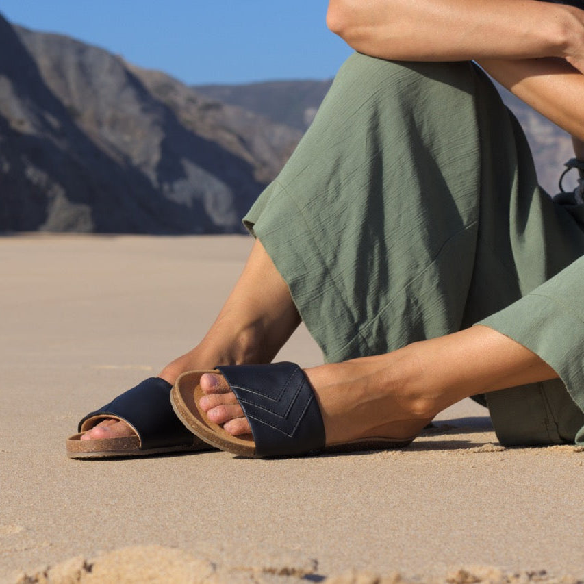 'YIN' - Schwarze Sandalen, monochrom, vegan