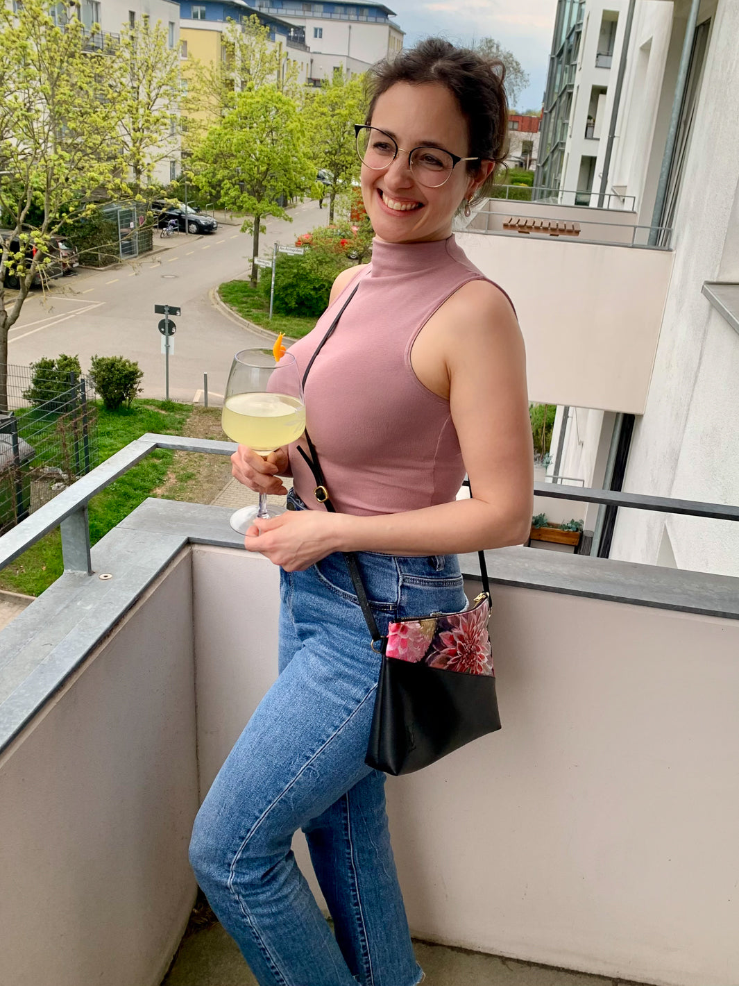 Kleine Handtasche Spring Blossom mit Reißverschlusstasche - vegan und handgefertigt in Berlin | NOAS