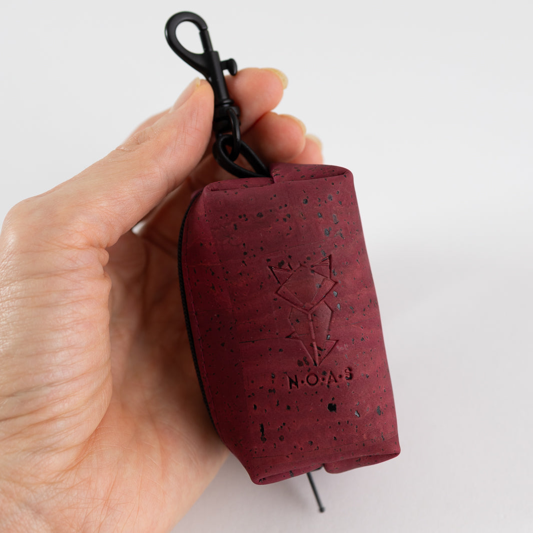 NOAS Mini-Tasche für Hundekotbeutel – Kork Weinrot