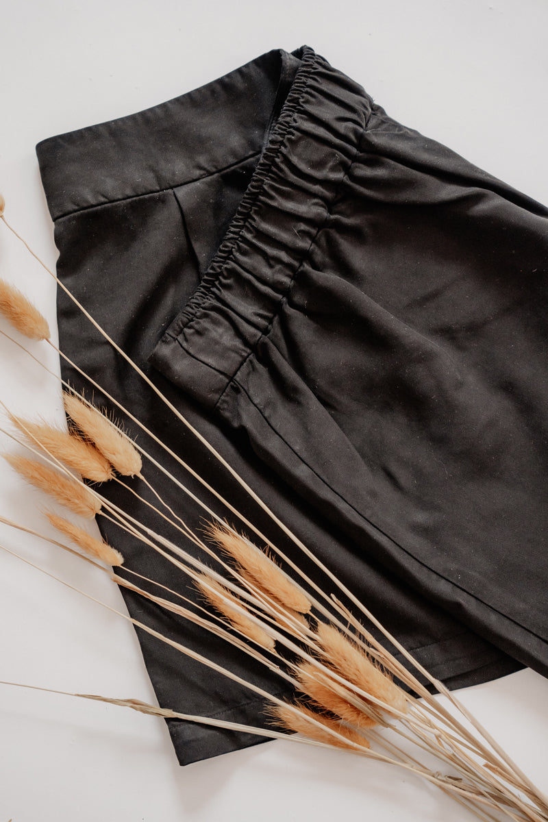 Shorts LIA aus TENCEL™ schwarz