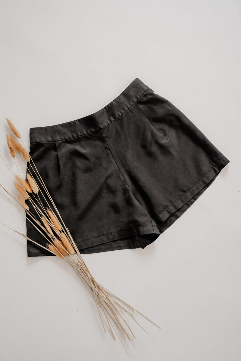 Shorts LIA aus Tencel schwarz