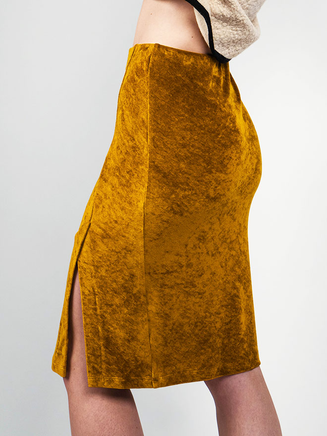 MASHA - schmaler Rock aus Haute Couture-Samt in Gold