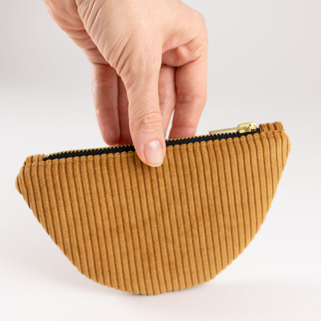Moon Bag Geldbösre Cord Honiggelb - vegan und handgefertigt in Berlin | NOAS