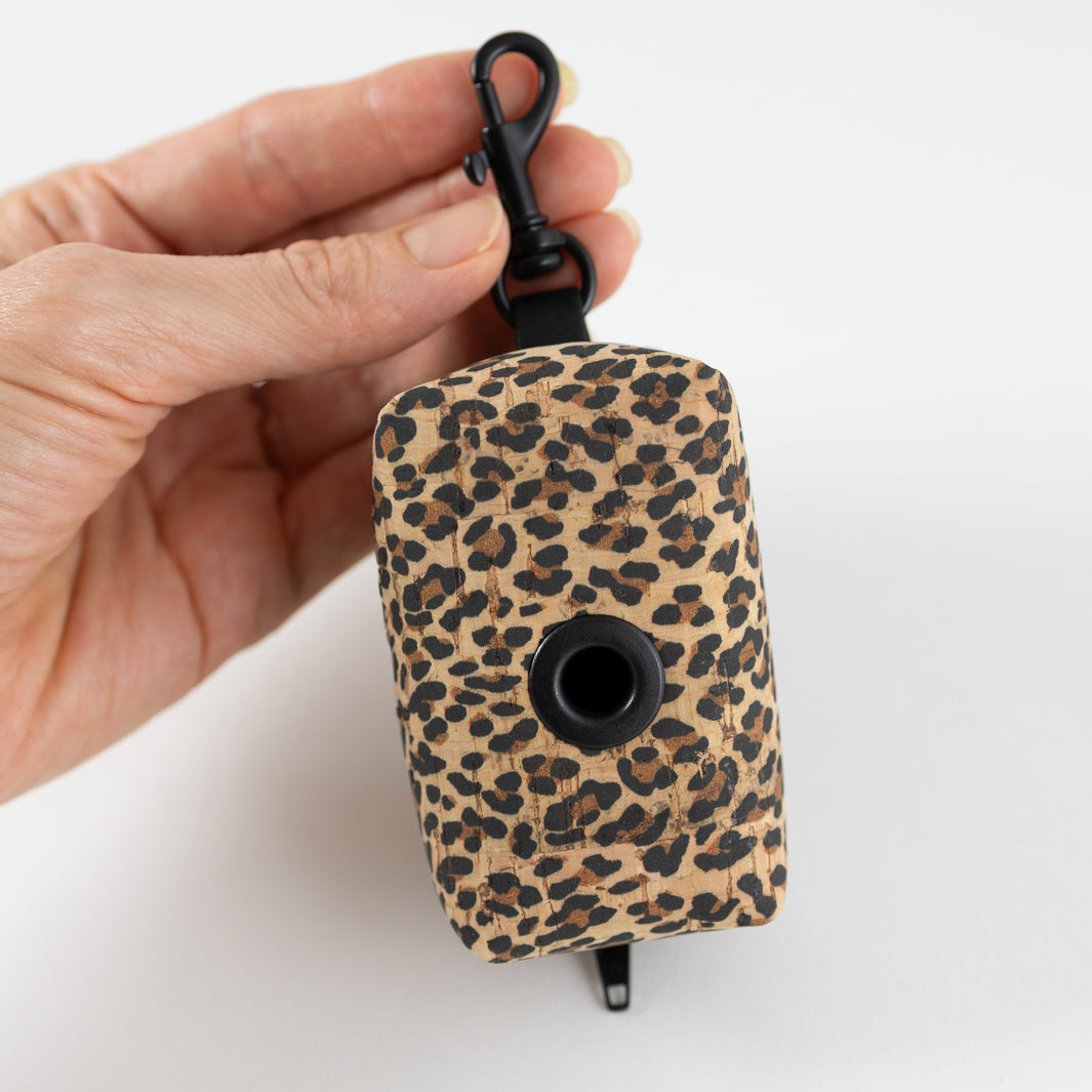 NOAS Mini-Tasche für Hundekotbeutel – Kork Leo