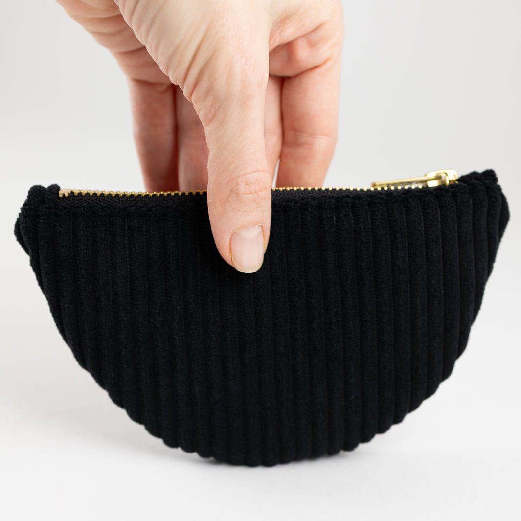 Moon Bag Geldbörse Cord Schwarz - vegan und handgefertigt in Berlin | NOAS NOAS- simply love it.