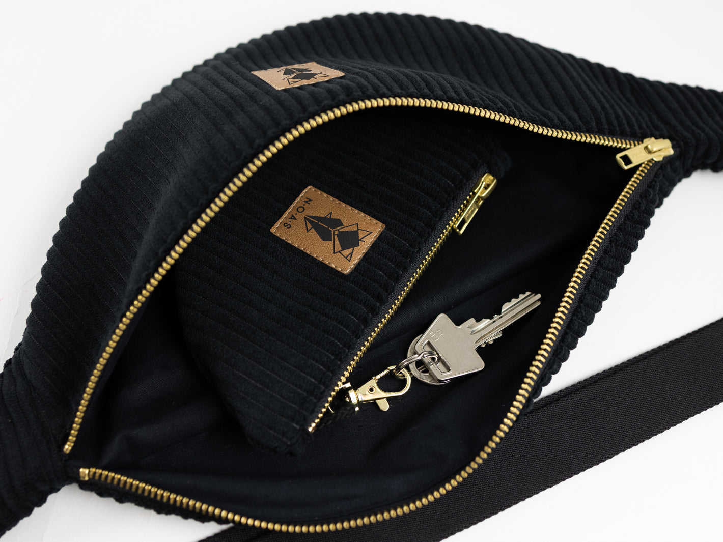 Bauchtasche CORD Schwarz Size L - vegan und handgefertigt in Berlin | NOAS