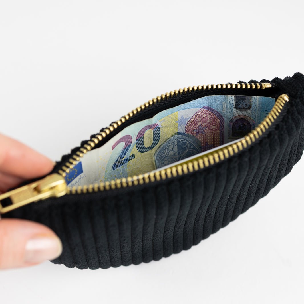 Moon Bag Geldbörse Cord Schwarz - vegan und handgefertigt in Berlin | NOAS NOAS- simply love it.