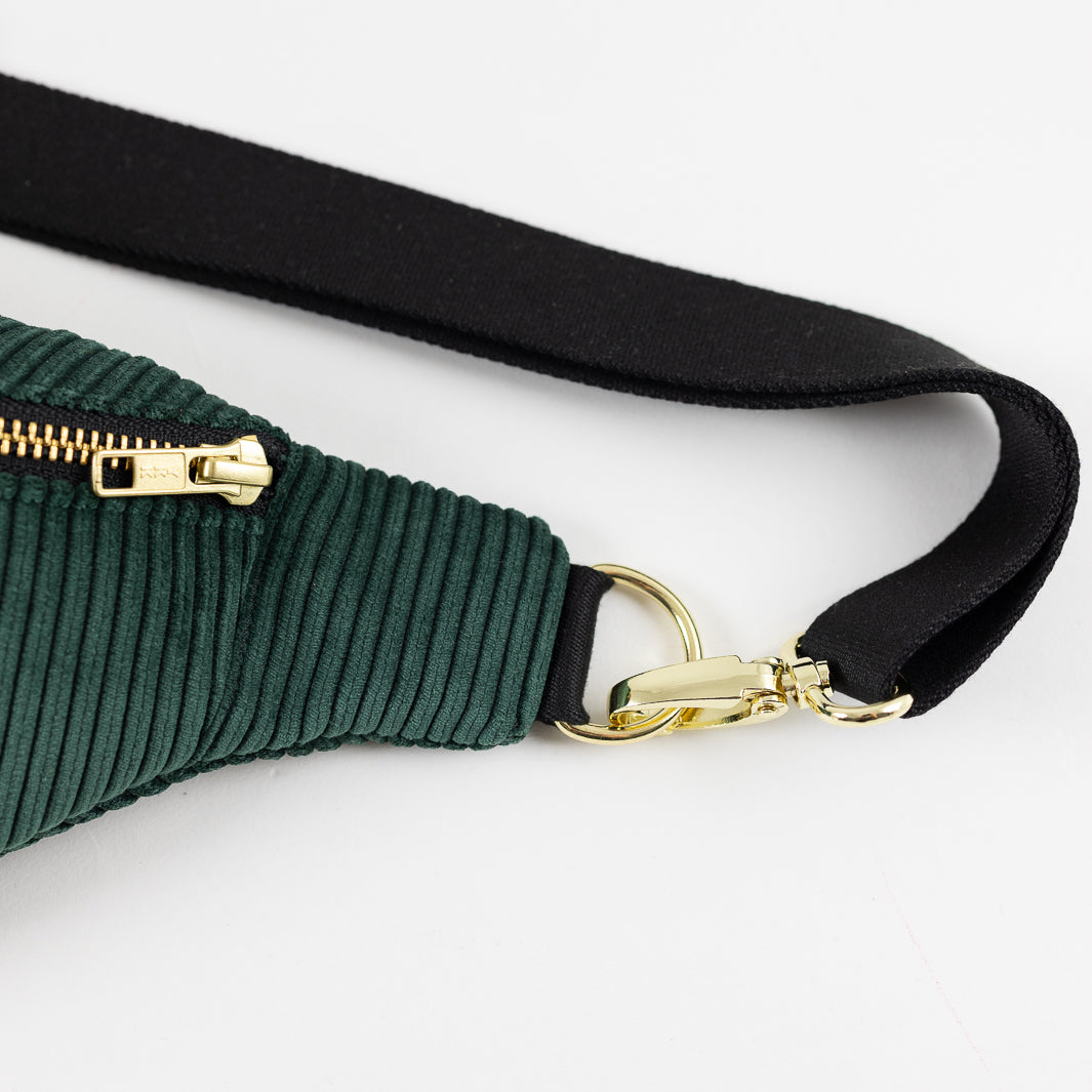 Bauchtasche CORD Waldgrün Size L - vegan und handgefertigt in Berlin | NOAS Berlin