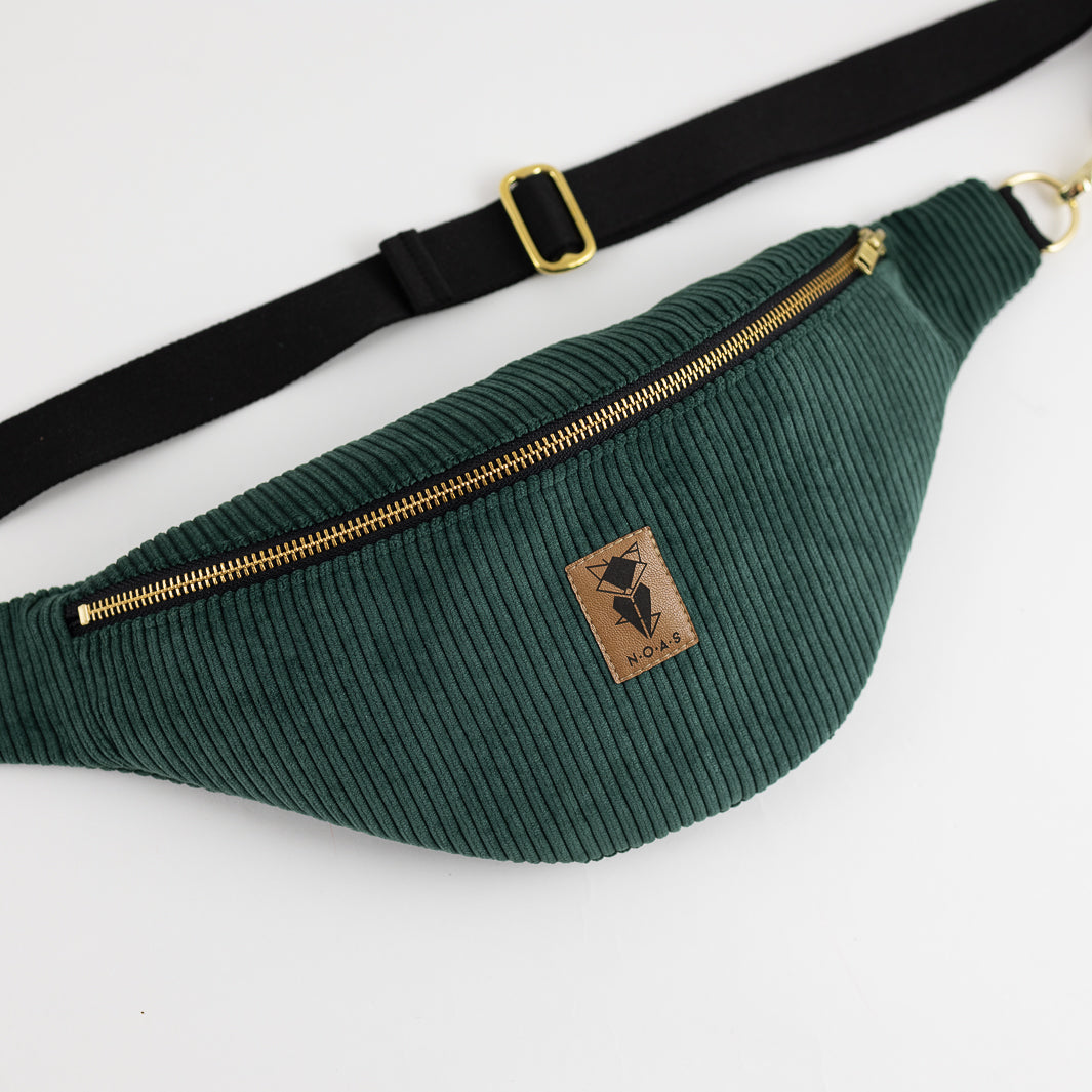 Bauchtasche CORD Waldgrün Size L - vegan und handgefertigt in Berlin | NOAS Berlin