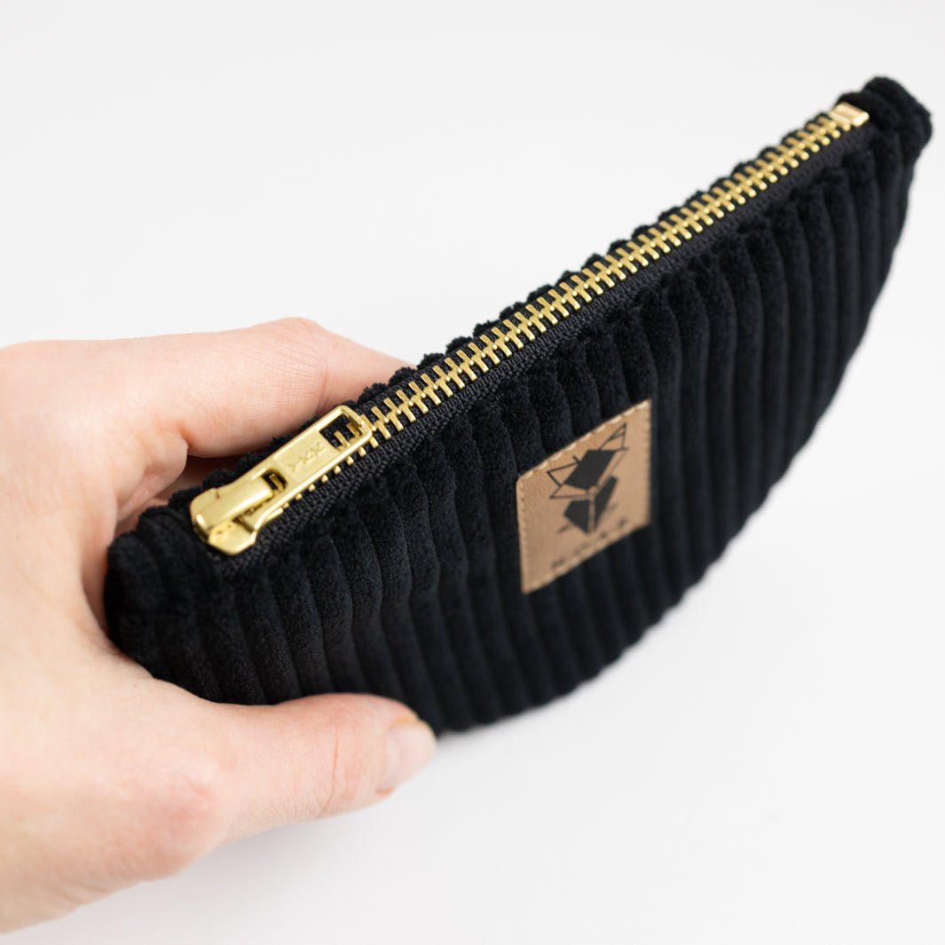 Moon Bag Geldbörse Cord Schwarz - vegan und handgefertigt in Berlin | NOAS NOAS- simply love it.
