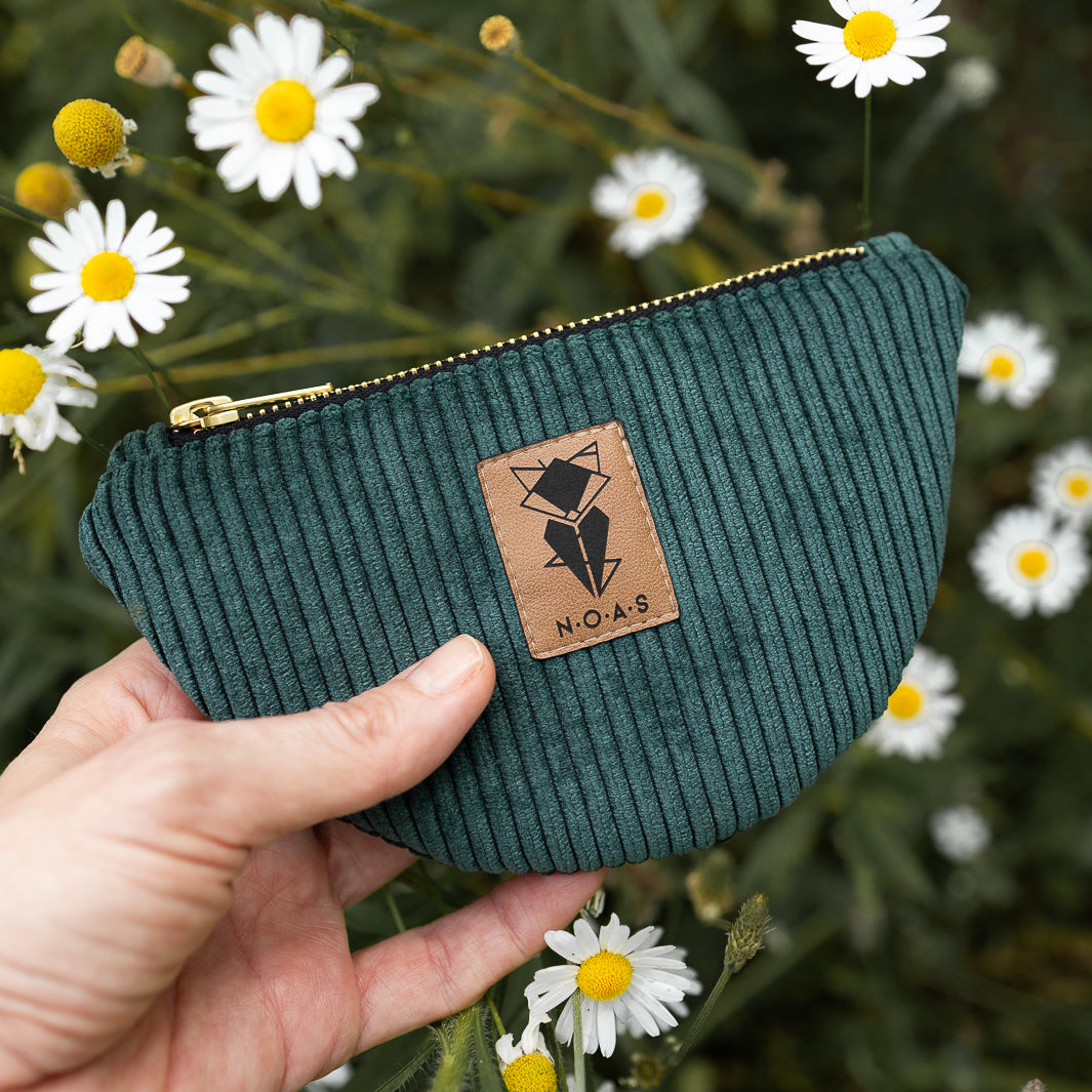 Moon Bag Geldbörse Cord Waldgrün - vegan und handgefertigt in Berlin | NOAS