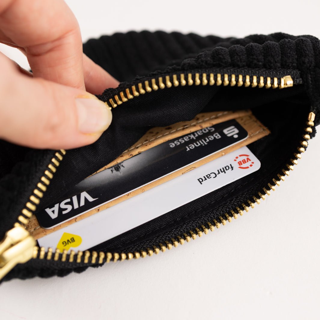 Moon Bag Geldbörse Cord Schwarz - vegan und handgefertigt in Berlin | NOAS NOAS- simply love it.