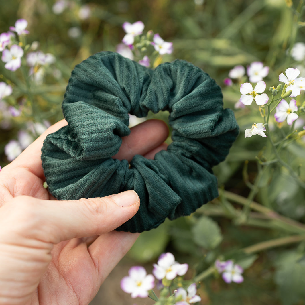 Bauchtasche CORD Waldgrün Size L - vegan und handgefertigt in Berlin | NOAS Berlin