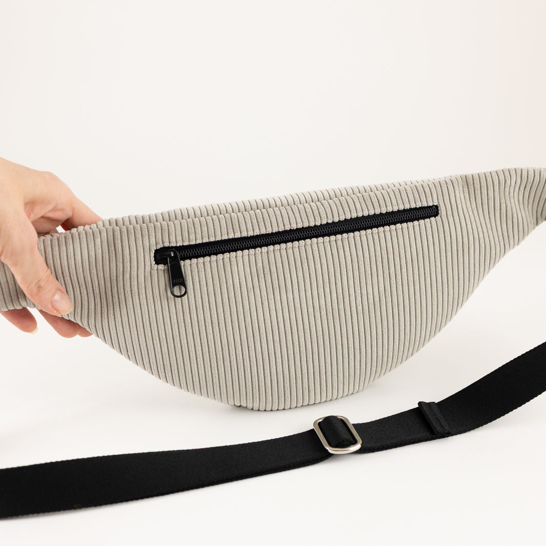 Bauchtasche CORD Greige Size L - vegan und handgefertigt in Berlin | NOAS