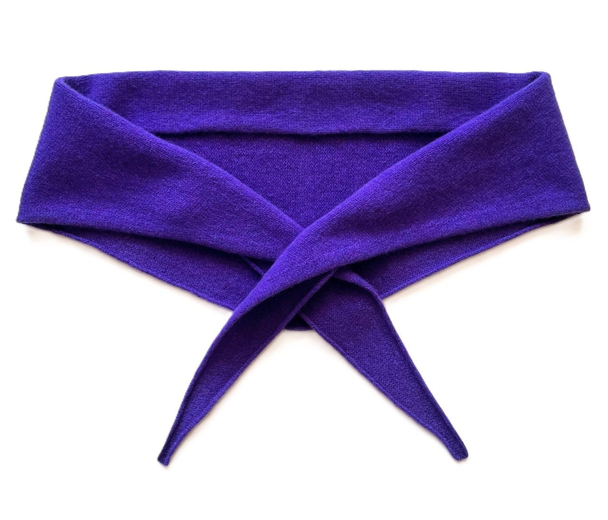 Dreieckstuch Deep Violet SIMPLE Merinowolle, Kaschmir - handgefertigt in Berlin | Freiberg FREIBERG Knitwear Design- simply love it.