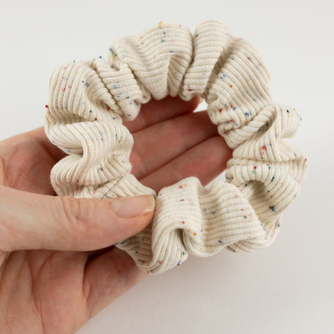 Mini Scrunchie Rainbow aus Biobaumwolle - vegan und handgefertigt in Berlin | NOAS