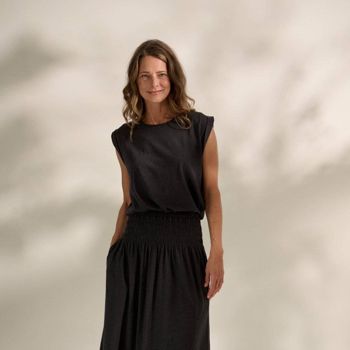 Damen T-Shirt ärmellos dunkelgrau mit Rock moshimoshimind