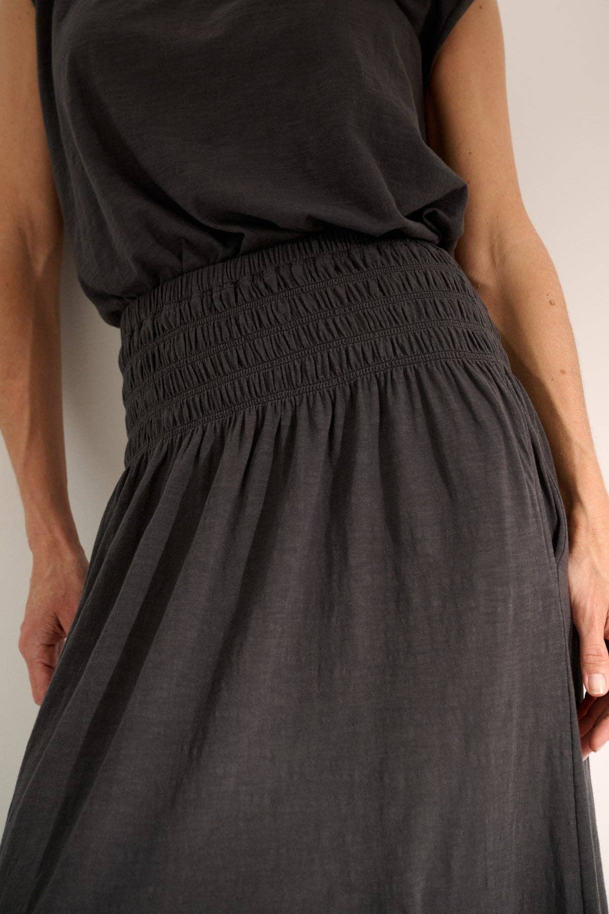 T-Shirt ärmellos dunkelgrau Bio Baumwolle moshimoshimind mit Rock